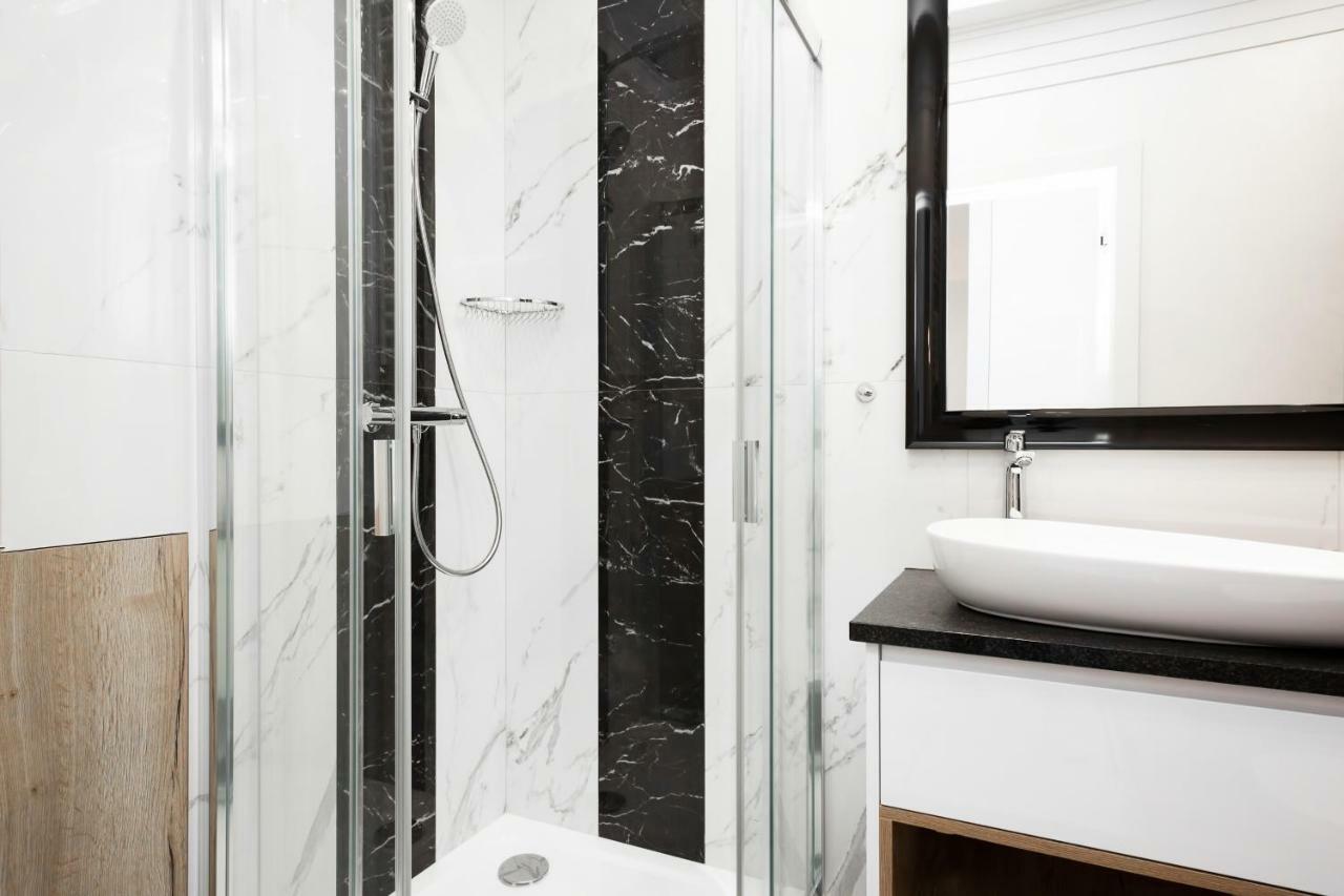 Apartments Warsaw Dzielna By Noclegi Renters ภายนอก รูปภาพ